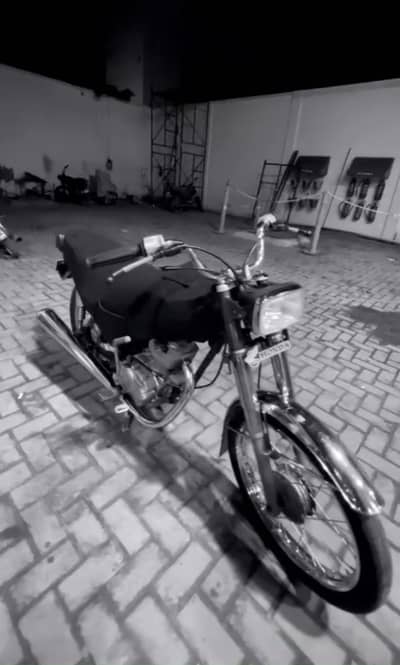 CG Genuine 125 rare 10/10 sealed bike