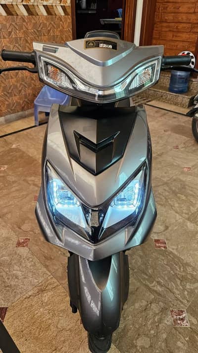 Metro thrill scooty