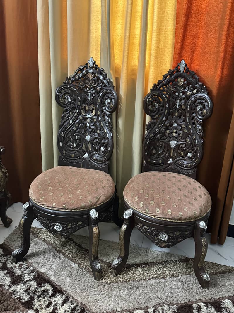Chairs 0