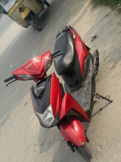 Road King R99 Pro scooty