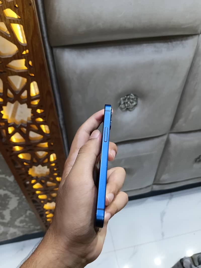 iPhone 12 mini 4