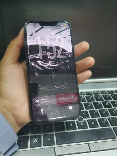 Apple iPhone 13