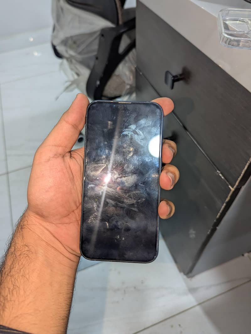 Apple iPhone 13 2