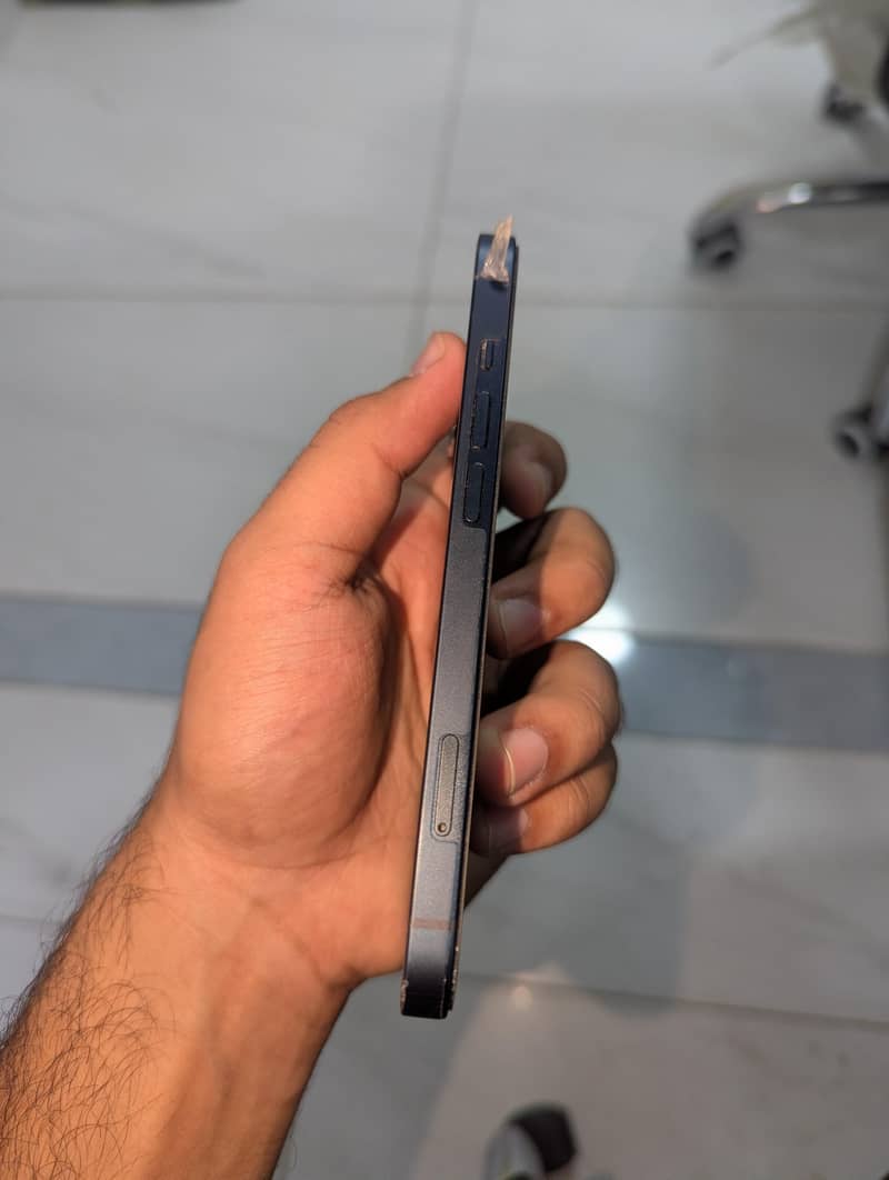 Apple iPhone 13 4