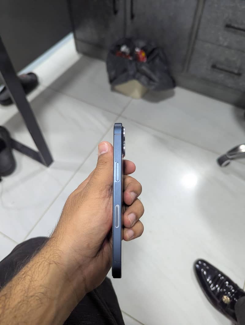 Apple iPhone 13 5