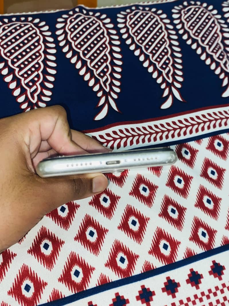 iPhone 11 5