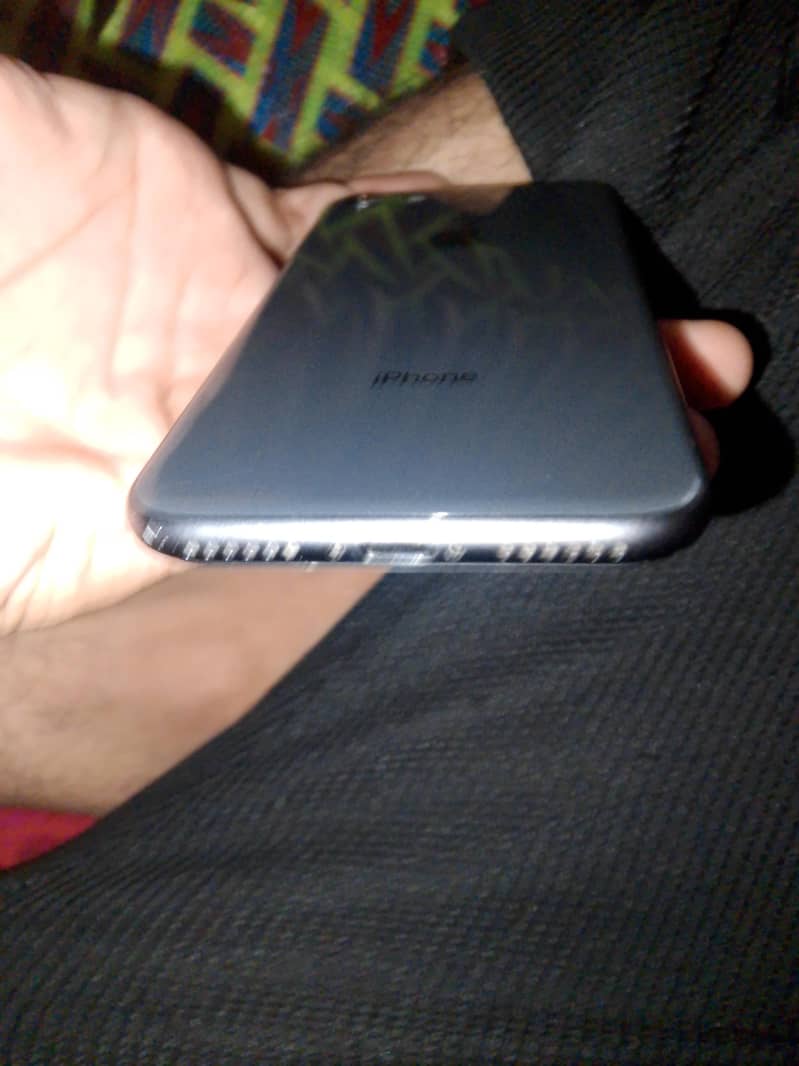 Apple iPhone 8 1