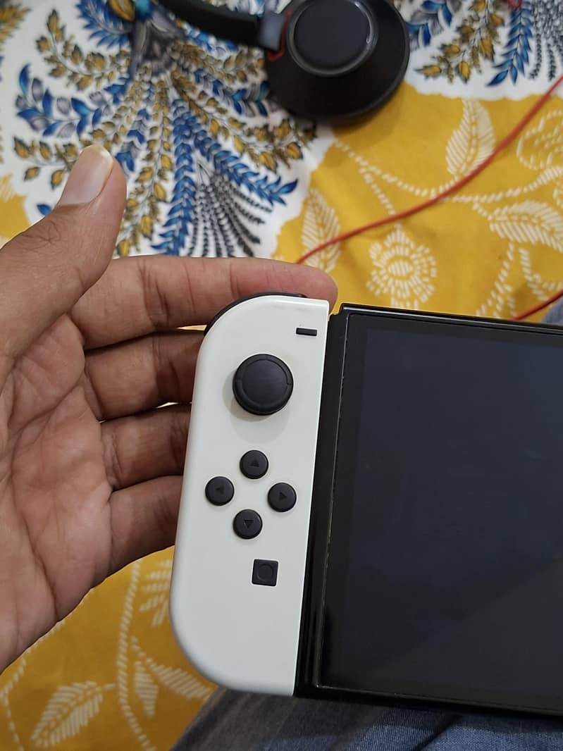 Nintendo Switch OLED 1