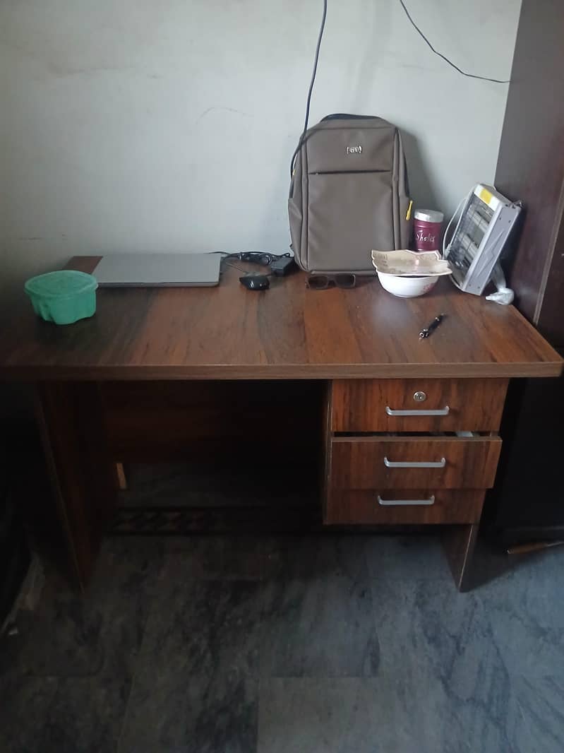 Computer table new clean 0
