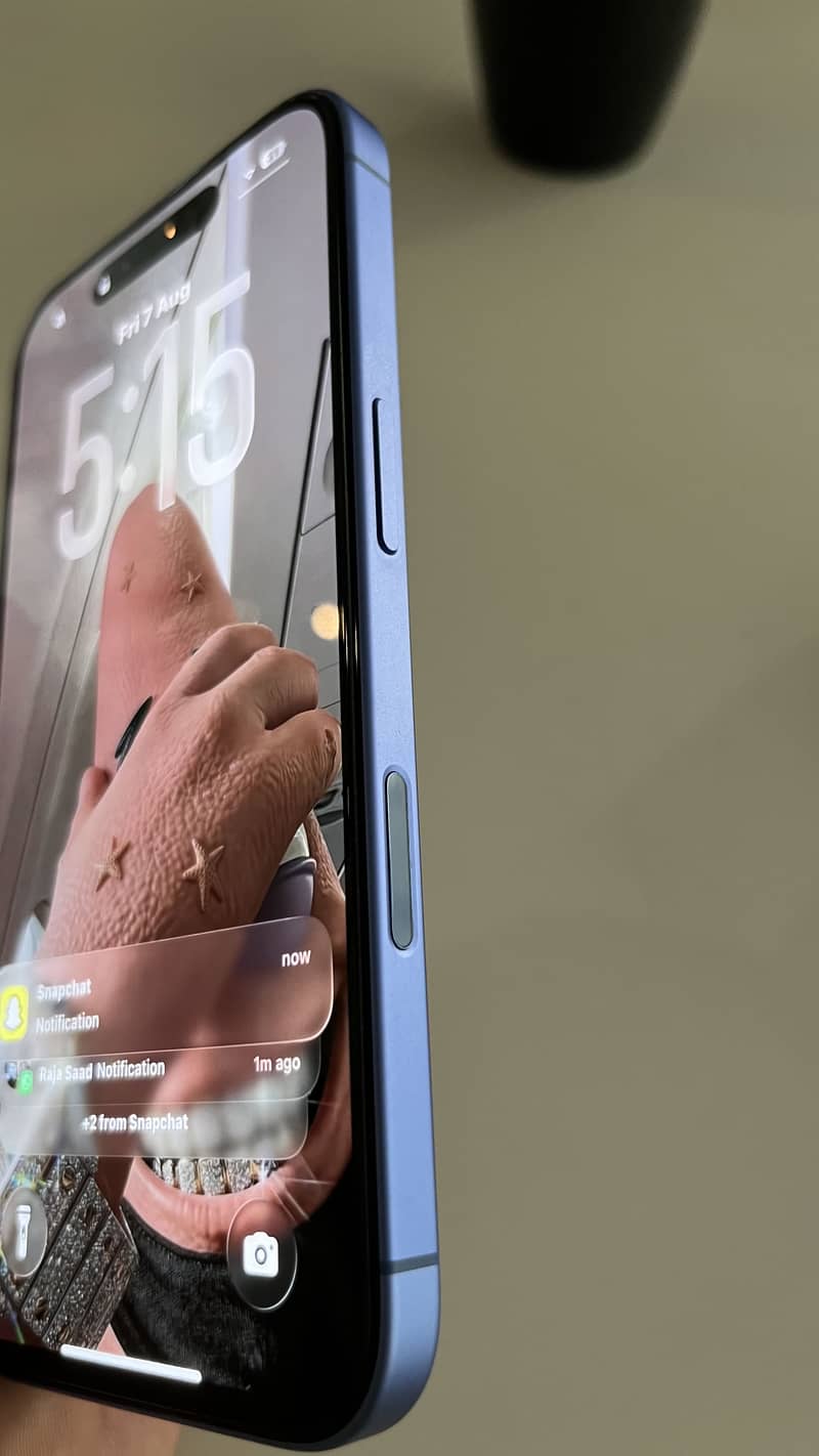 Apple iPhone 16 2