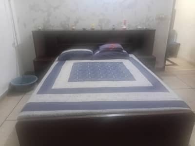 bed with mettress molti form
