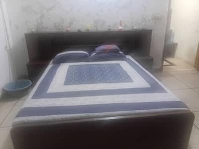 bed with mettress molti form