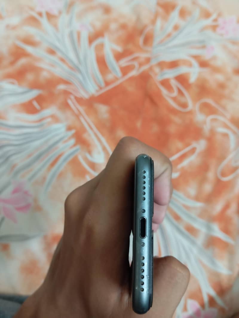 Apple iPhone 8 1