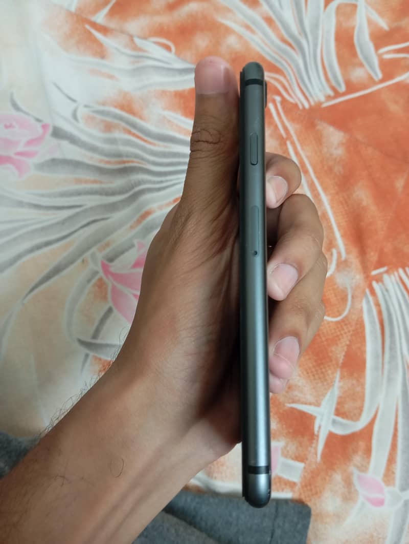Apple iPhone 8 4