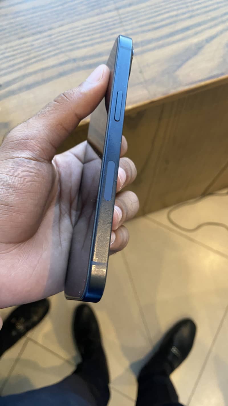 Apple iPhone 13 4