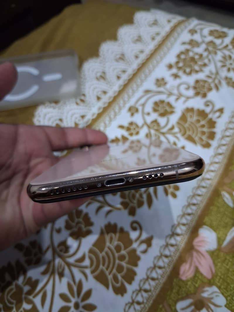 Apple iPhone XS Max 2