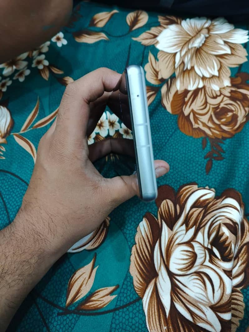 Google Pixel 7a 5
