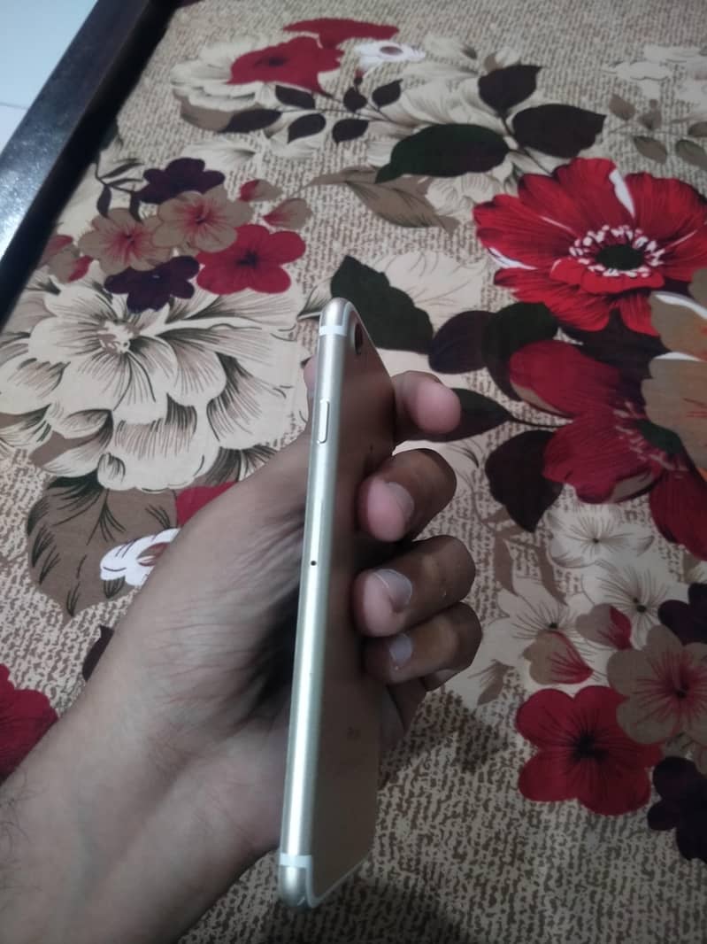 Apple iPhone 7 3