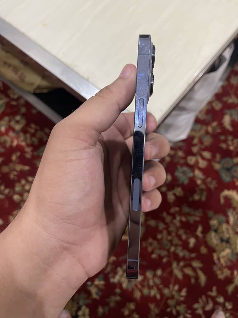 Apple iPhone 13 Pro Max 4