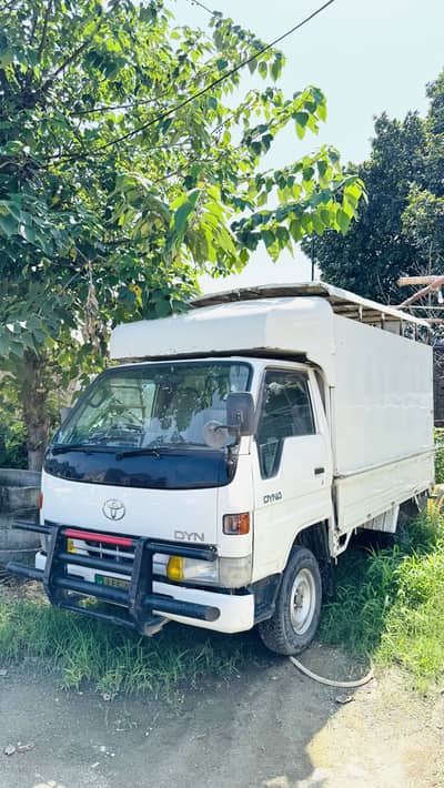 DYNA Pickup Van
