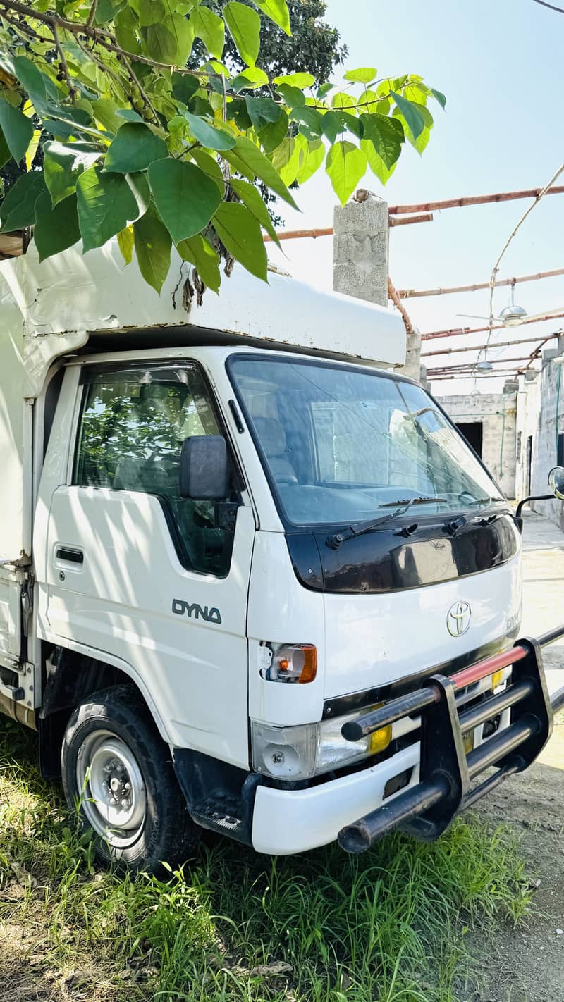 DYNA Pickup Van 3