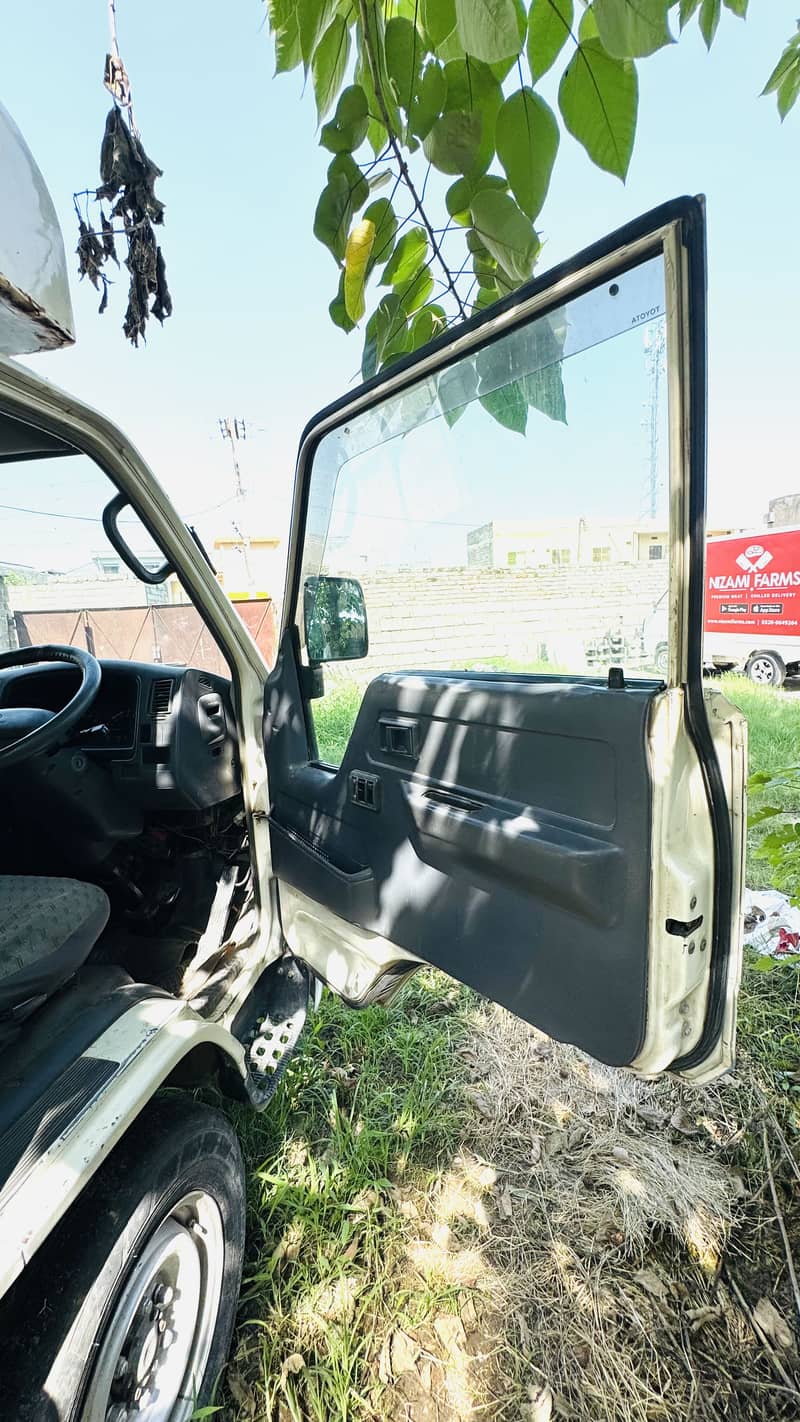 DYNA Pickup Van 7