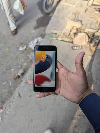 Apple iPhone 7