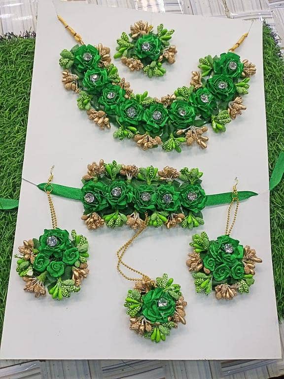 Artificial Flowers Bridal Jewellery Set for Mehndi and Maiyon