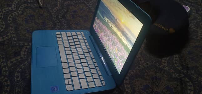 hp stream  windows 4ram 32gb condition 10/10