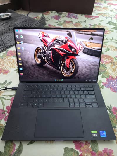 XPS 15 12th gen i7 (9520]