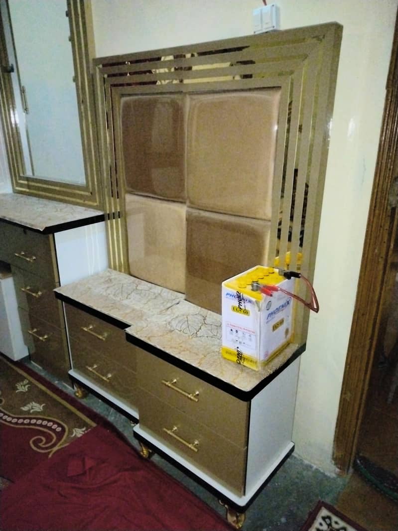Almari Singar & Bed set 4