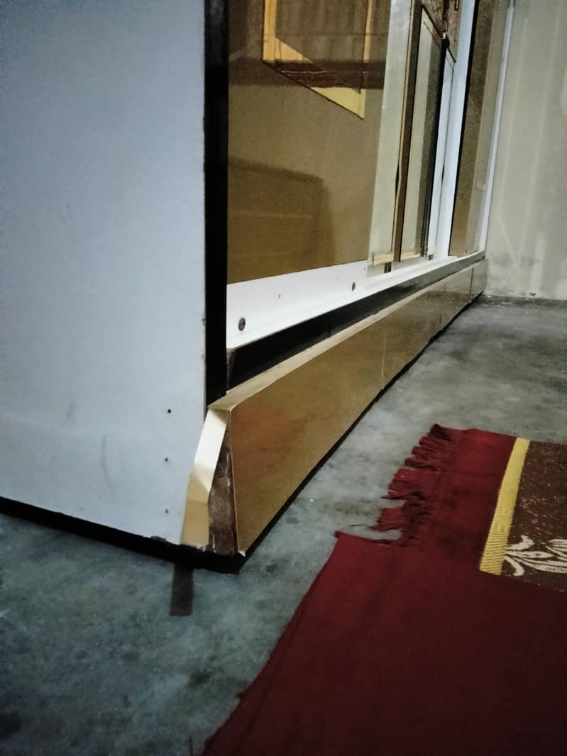 Almari Singar & Bed set 9