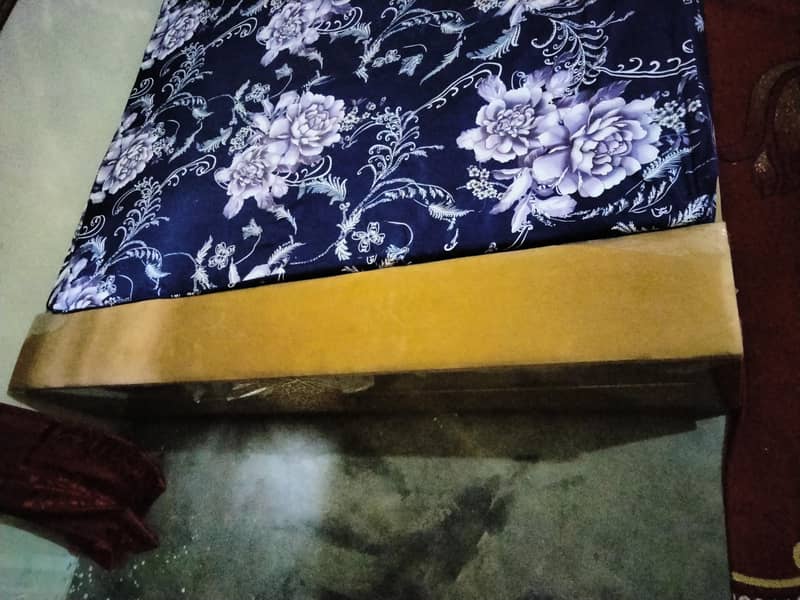 Almari Singar & Bed set 16