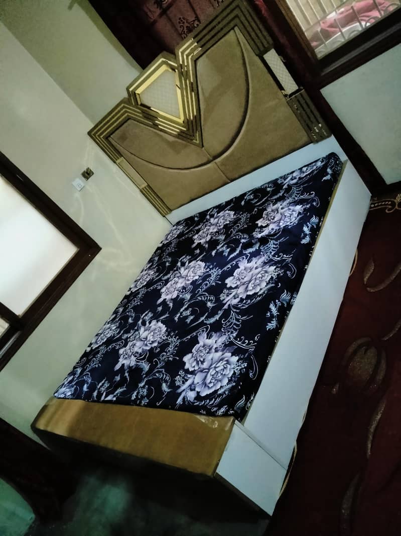 Almari Singar & Bed set 18