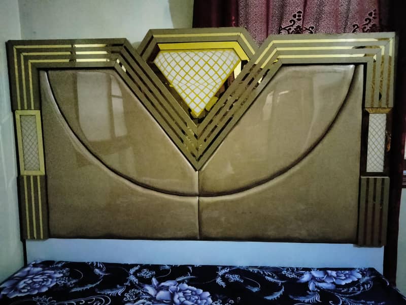 Almari Singar & Bed set 19