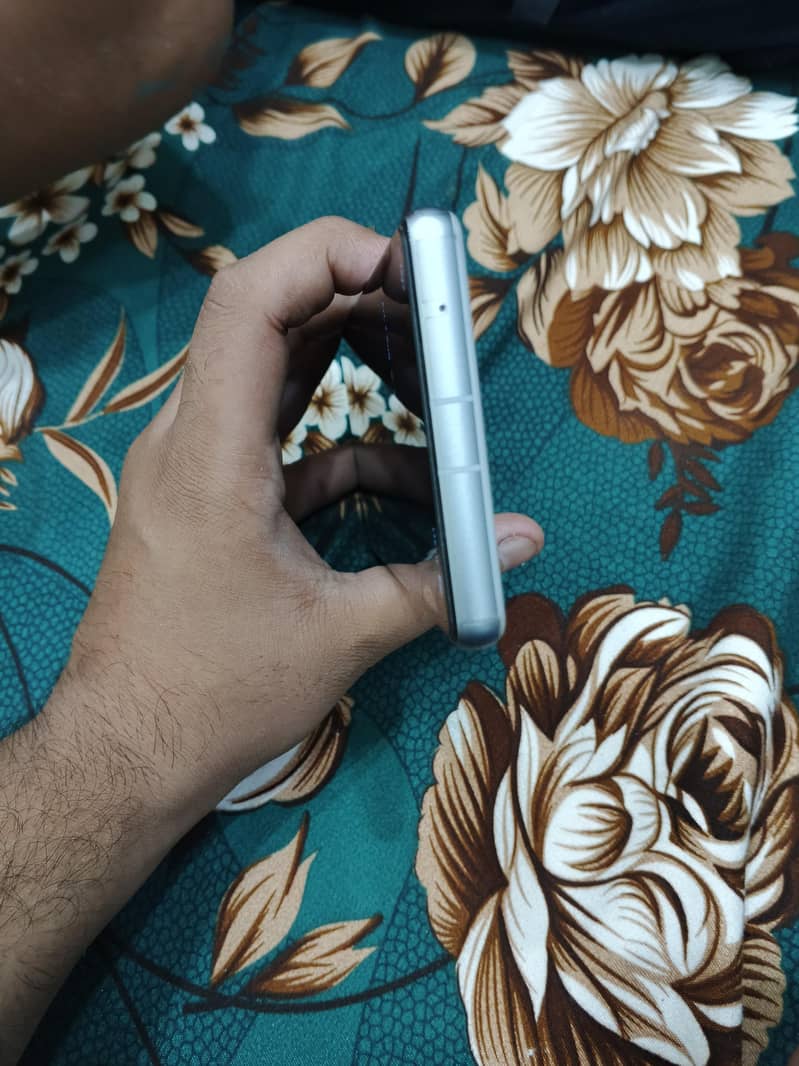 Google Pixel 7a 5