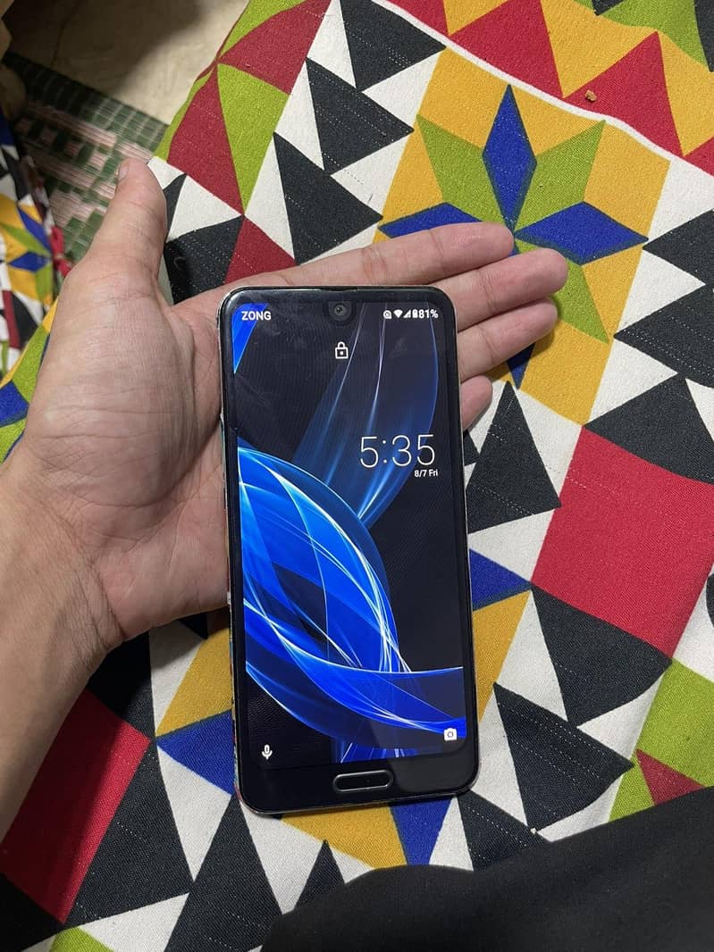 Sharp Aquos R2 1