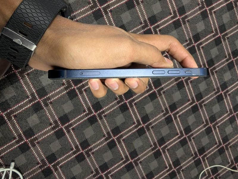 Apple iPhone 12 2