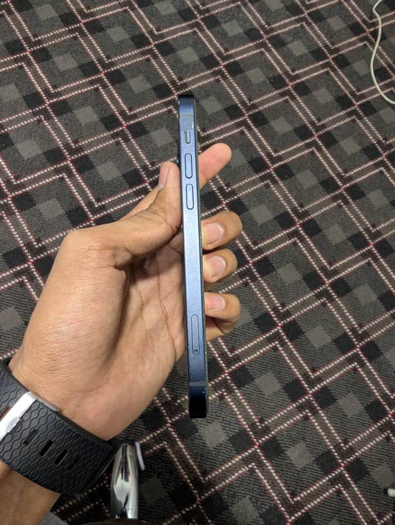 Apple iPhone 12 3