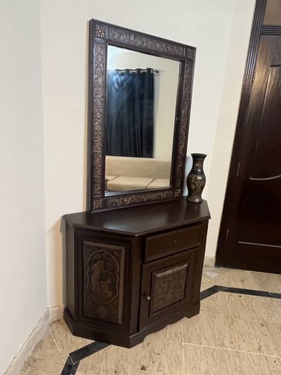 Console table woth mirror
