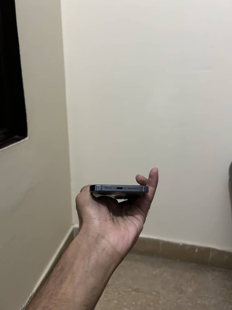 Apple iPhone 13 Pro Max 4