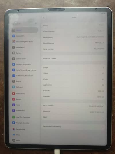 Apple iPad Pro M1 12.9" 256GB  10/10 Condition