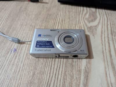 y2k Sony Cybershot 14.1 mega pixel| digital camera