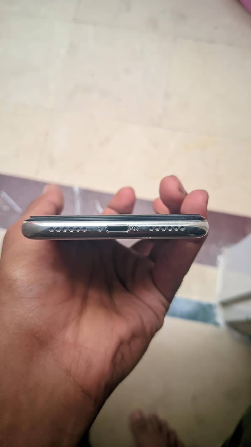 Apple iPhone X 3