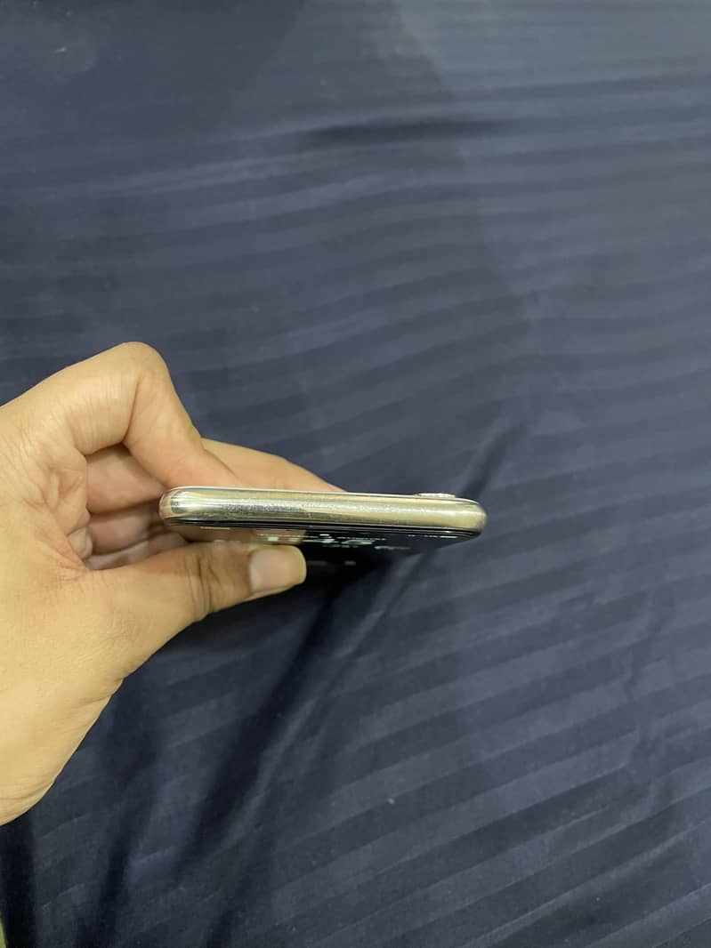 Apple iPhone X 5