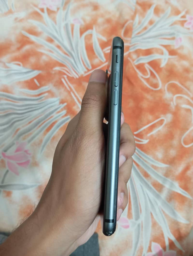 Apple iPhone 8 4
