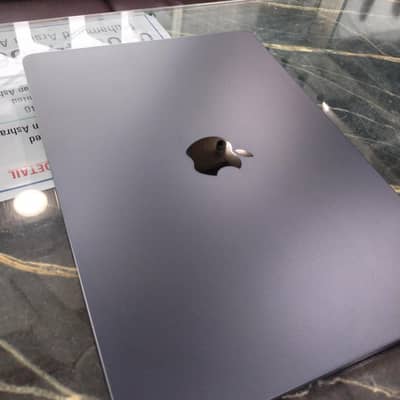 MacBook air M3 2024 model's