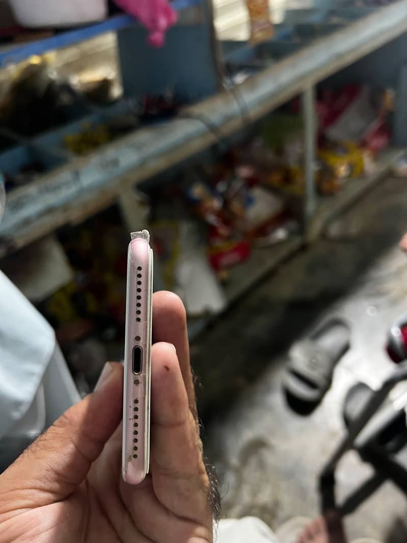 Apple iPhone 7 Plus 3