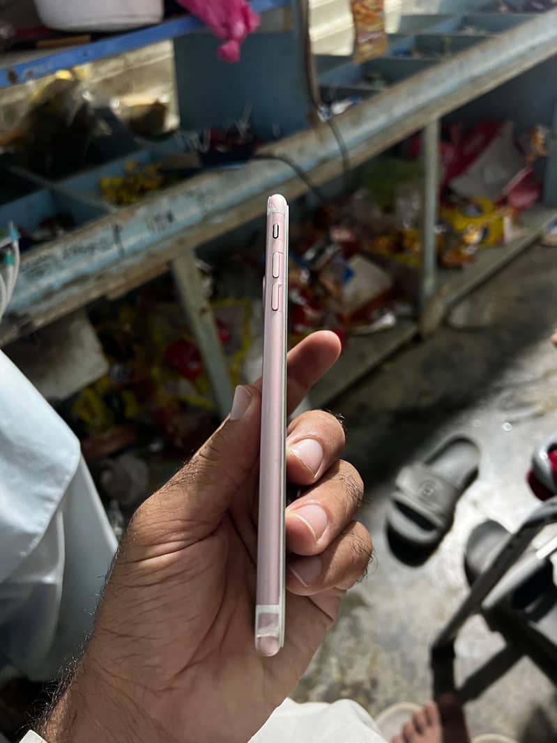Apple iPhone 7 Plus 4