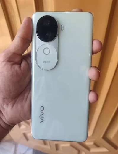 Vivo V40e